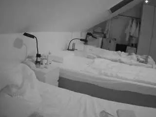 Camsoda Watch Live Sex Cams of voyeurcam-julmodels-bed-4