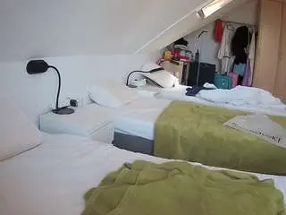 Camsoda Sex Cam of voyeurcam-julmodels-bed-4