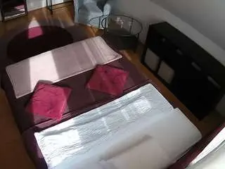 Camsoda Best Webcam of voyeurcam-julmodels-whitebed-2