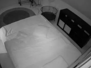 Camsoda Free Porn Cam of voyeurcam-julmodels-whitebed-2