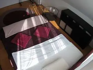 Camsoda Live Sex Cam of voyeurcam-julmodels-whitebed-2