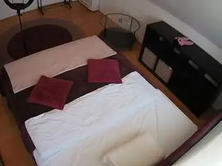 Camsoda Free Porn Cam of voyeurcam-julmodels-whitebed-2