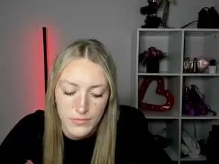 Camsoda Free Porn Cam of evelynblond
