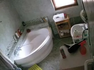 Camsoda Adult Video Chat of voyeurcam-julmodels-bath-1st-2