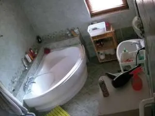 Camsoda Private Sex Chat of voyeurcam-julmodels-bath-1st-2