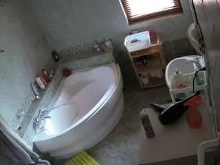 Camsoda Watch Live Sex Cams of voyeurcam-julmodels-bath-1st-2