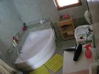 Camsoda Adult Video Chat of voyeurcam-julmodels-bath-1st-2