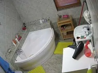 Camsoda Adult Webcams of voyeurcam-julmodels-bath-1st-2