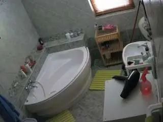 Camsoda Sex Cam of voyeurcam-julmodels-bath-1st-2