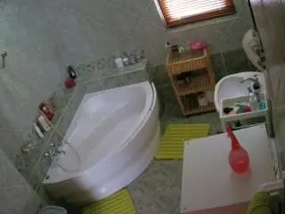 Camsoda Sex Cam of voyeurcam-julmodels-bath-1st-2