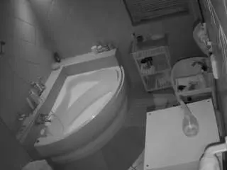 Camsoda Live Sex Cam of voyeurcam-julmodels-bath-1st-2