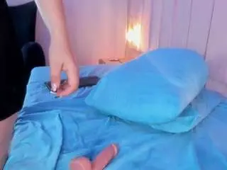 Camsoda Watch Live Sex Cams of hillary-collins