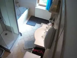 Camsoda Free Live Porn of voyeurcam-julmodels-bath-2nd-2