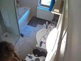 Camsoda Sex Cam of voyeurcam-julmodels-bath-2nd-2