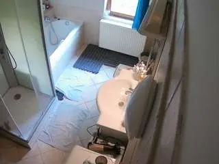 Camsoda Free Live Porn of voyeurcam-julmodels-bath-2nd-2