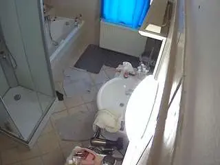 Camsoda Free Porn Cam of voyeurcam-julmodels-bath-2nd-2