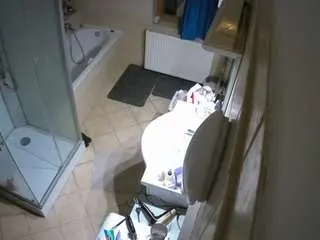 Camsoda Live Sex Cam of voyeurcam-julmodels-bath-2nd-2