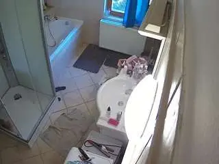 Camsoda Free Porn Cam of voyeurcam-julmodels-bath-2nd-2