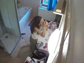 Camsoda Private Sex Chat of voyeurcam-julmodels-bath-2nd-2