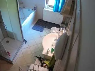 Camsoda Adult Webcam of voyeurcam-julmodels-bath-2nd-2
