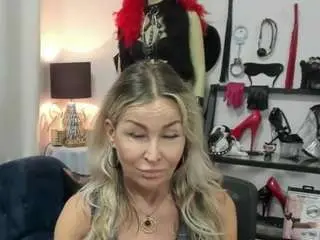 Camsoda Free Porn Cam of luxcrystal