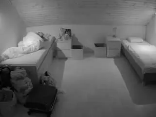 Camsoda Adult Webcams of voyeurcam-julmodels-greybed-3