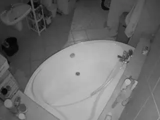 Camsoda Sex Chat of voyeurcam-julmodels-bath-1st-1