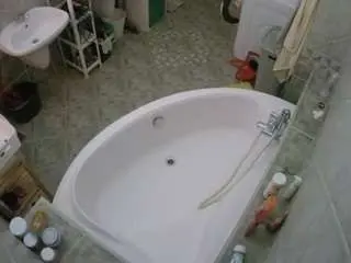 Camsoda Adult Webcams of voyeurcam-julmodels-bath-1st-1