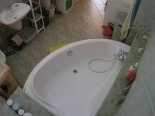 Camsoda Adult Webcams of voyeurcam-julmodels-bath-1st-1