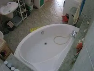 Camsoda Private Sex Chat of voyeurcam-julmodels-bath-1st-1