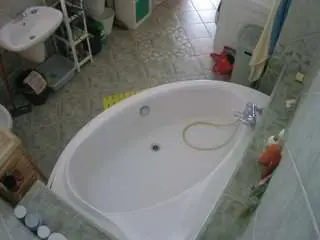 Camsoda Watch Live Sex Cams of voyeurcam-julmodels-bath-1st-1