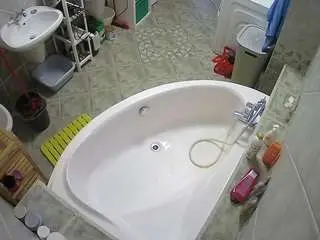 Camsoda Watch Live Sex Cams of voyeurcam-julmodels-bath-1st-1