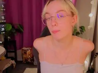 Camsoda Sex Cam of rocket-bunnyy