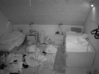 Camsoda Live Sex Cam of voyeurcam-julmodels-whitebed-3