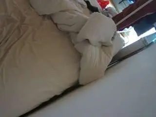 Camsoda Adult Webcams of voyeurcam-julmodels-whitebed-4