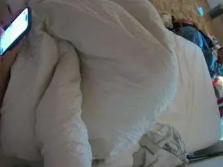 Camsoda Private Sex Chat of voyeurcam-julmodels-whitebed-4