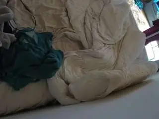 Camsoda Free Porn Cam of voyeurcam-julmodels-whitebed-4