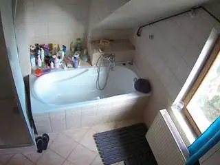 Camsoda Live Sex of voyeurcam-julmodels-bath-2nd-1