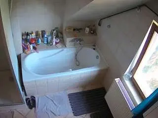 Camsoda Live Sex of voyeurcam-julmodels-bath-2nd-1