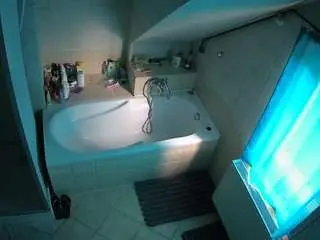Camsoda Sex Chat of voyeurcam-julmodels-bath-2nd-1