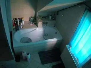 Camsoda Nude Webcam of voyeurcam-julmodels-bath-2nd-1