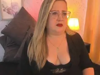 Camsoda Sex Cam of martina-curvy