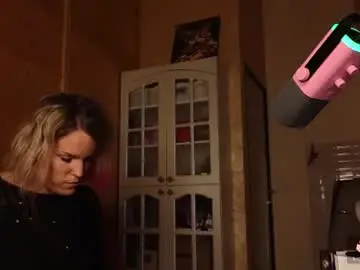 Chaturbate Live Sex of findom_lady_shine