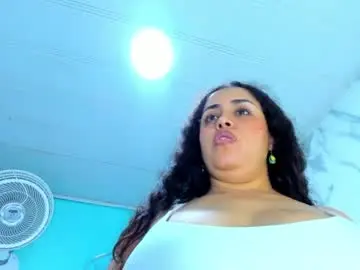 Chaturbate Live Sex Cam of cristal_horny19