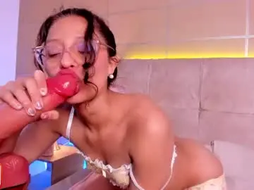 Chaturbate Live Sex Cam of sara_mac_