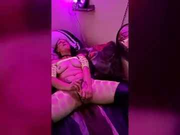 Chaturbate Live Sex Cam of emmybaby5250