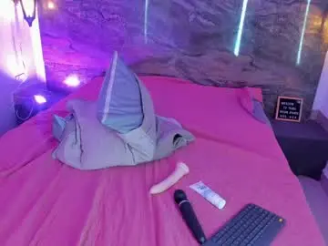 Chaturbate Live Sex Cam of leslyy_evans