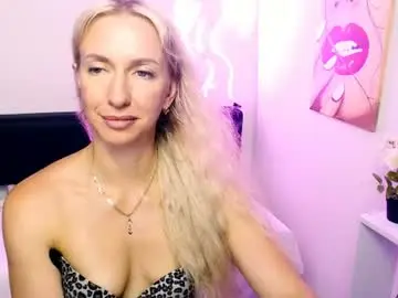 Chaturbate Live Sex Cam of cute_smile_shy