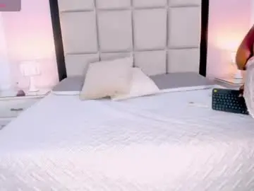 Chaturbate Live Sex Cam of treisyvixen