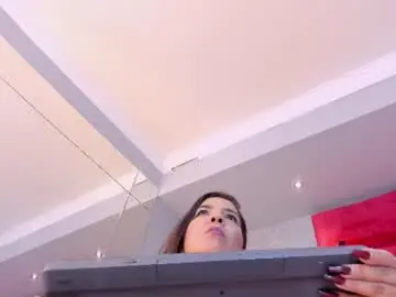 Chaturbate Live Sex Cam of kasandramilf_